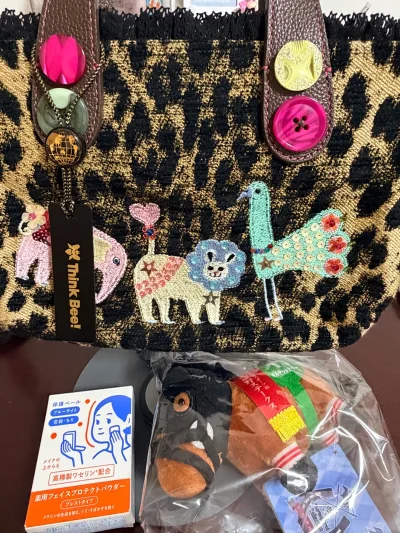 第三次在挖煤姬淘货太惊喜！入手的衣服版型利落质感超赞，包包精致耐看还百搭，小挂件更是细节满满颜值在线，每一件都远超预期的精美好看。平台打包用心、物流顺畅，每次都能挖到心仪好物，妥妥的宝藏海淘体验，已经彻底入坑啦～