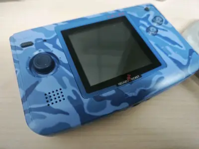 机器都不错，尤其蓝色的一台，算是捡了小漏。机器没有什么老化，白透外壳多少有点泛黄，影响不大，后续蹲几张游戏卡。