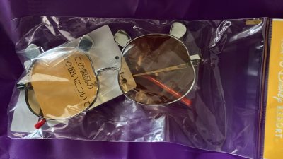 几个礼拜前到的一箱，箱内物品不多，箱子不算大。外箱完整干净 箱内泡泡纸很多，空隙也都塞满了。很满意。