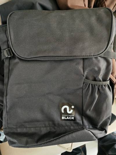 这次购买的产品是假面骑士black的周边产品，双肩包。价格非常便宜还不到一百。其次同时打包发货的还有假面骑士昭和系列的wcf，打包的非常到位，每个都是独立包装，我很喜欢。