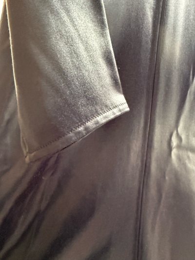 卖家说是美品来的，收到后肉眼看比照片更经验，面料和版型无可挑剔，不愧是美品，这种款式很少遇到了，遇到了就会毫不犹豫地拿下