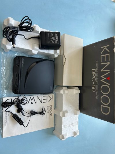 这次海淘几台机回来，一台全新带包装全套建伍kenwood dpc50,这套成色非常好，还有一台索尼d100，回来不开机的，要维修，海淘比较顺利的一次