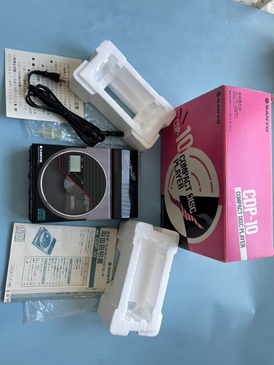 三洋cdp-10  cp10 cd随身听 播放器
全套极品成色
全新带包装三洋日版 cdp-10（cdp12 cp12）关联索尼50mk2  松下xp7
三洋80年代发布的便携旗舰机器
本版本为初版 电路元件精选，激光头为超长寿命号称不死激光头