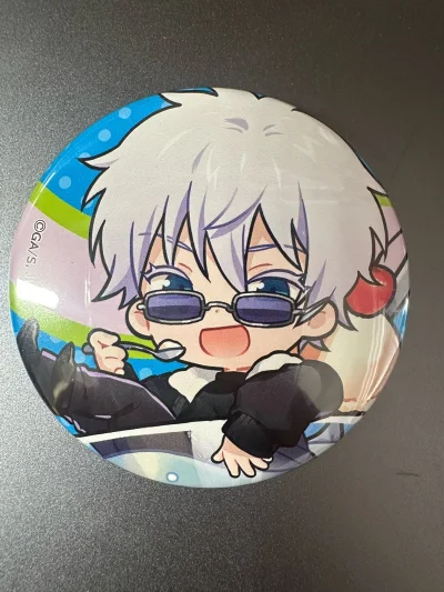 这个dvd立牌 我是要收十个 还差五个！！这个真的好帅啊 最近有好价降价猛猛收 原来价格真的很贵一个！！抽赏出的吧唧系列都很萌！这个是好价吃到的拿到手真的好萌一个！！这个qq系列我是打算集齐的 第三张图片就平平无奇了