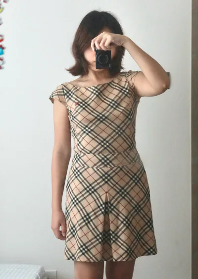 感谢超给力的挖煤姬，美美收获六条超级甜美可爱的Burberry中古裙～价格都很划算，海运虽然时效有点长但运费很美丽！收到货后心情都变好了！以后也会多多在挖煤姬上大淘宝藏哒～