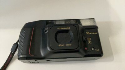 挖煤姬的页面简洁操作顺畅，使用感特别好。审核发货速度快，走可追踪小航空路一周左右到达。
包裹包装扎实，发货会免费换新箱。纸箱硬实且内裹多层泡沫纸，特别扎实。
这次切到的是富士胶卷机，价格非常划算，很新功能没有任何问题，电池仓非常干净，也没有漏液，非常开心的一次购物体...挖煤姬的页面简洁操作顺畅，使用感特别好。审核发货速度快，走可追踪小航空路一周左右到达。
包裹包装扎实，发货会免费换新箱。纸箱硬实且内裹多层泡沫纸，特别扎实。
这次切到的是富士胶卷机，价格非常划算，很新功能没有任何问题，电池仓非常干净，也没