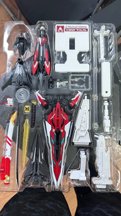 包裹很严实，好几层，带运输盒的MB红龙大剑配件包，跟链接描述一样，准新，也是给红龙再配上好剑了，价格又不错，美滋滋