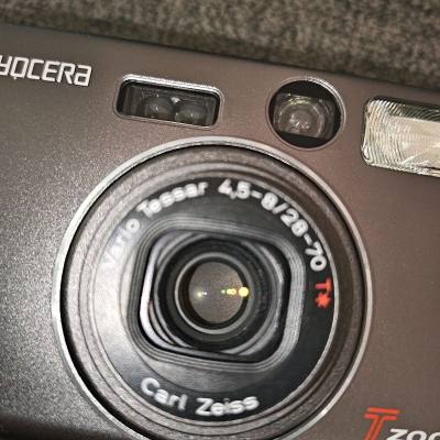 在挖煤姬入手胶片相机太惊喜了！成色比描述还新，功能完好无损。从日本直邮包装严实，客服响应迅速耐心。性价比超高，出片色彩超有氛围感，已经推荐给朋友了！