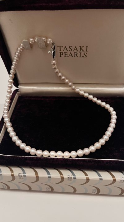 找到那么好的网站可以买到很多日本的漂亮东西，东西太漂亮了，而且成色还好，收到非常喜欢，开开心心的开箱，感觉在货架上的照片都太渣了，影响了东西真实的美丽， 之后一定会一直购买的
