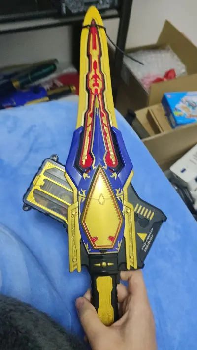 ok啊，也是收到好价dx假面骑士剑king form的武器重醒剑了，足足比国内便宜一大半，下次还回来挖煤姬买好物