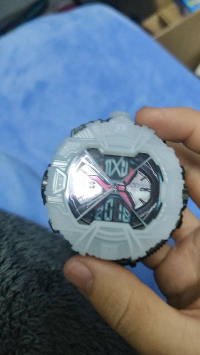 买了个中古店清仓拍卖，没想到好东西这么多，switch联名的时王一阶表盘，是真的好看，挖煤姬我爱你。