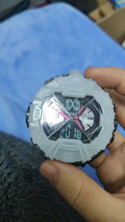 买了个中古店清仓拍卖，没想到好东西这么多，switch联名的时王一阶表盘，是真的好看，挖煤姬我爱你。