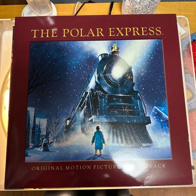 终于在挖煤姬挖到国内全网无货的宝藏黑胶！平台搜货超精准，小众稀缺款也能轻松找到，下单到转运全程丝滑，物流更新特别及时，跨国运输比预想中快太多。打包太用心了，硬纸箱加气泡膜层层防护，黑胶到手品相完美，盘面无划痕、音质干净无杂音，收藏感直接拉满。海淘黑胶选挖煤姬真的太省...