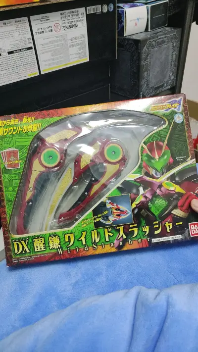 剑的全收集还在进行中，也是终于蹲到好价仅拆的dx卡利斯武器醒镰了，真的爽，到手发现成色一如既往的新，谢谢你挖煤姬