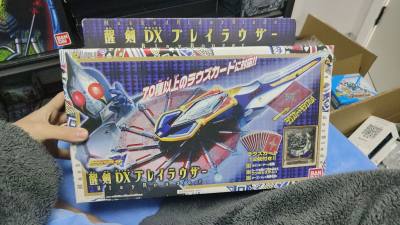 假面骑士剑收集之一dx醒剑，也是收到了一个仅拆的，成色非常好，完全看不出来是20年前的东西，阿里嘎多挖煤姬