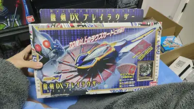 假面骑士剑收集之一dx醒剑，也是收到了一个仅拆的，成色非常好，完全看不出来是20年前的东西，阿里嘎多挖煤姬