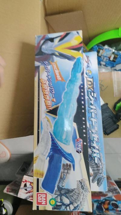 国内新生代奥特曼的武器之少就不用我多说了，很高兴能收到盒说全的谢帕顿圣剑，便宜还好看，谢谢挖煤姬提供的平台