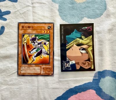 这是看到日本游戏王门店有限定活动。我出这个非卖品的游戏王贴纸，有我喜欢的御4家、黑魔术女孩、黑魔导、青眼白龙这些，就果断入手了，价格还挺美丽，附带买了剧场版的明信片，这些比较罕见，送过来很快，包装非常完整，非常满意。