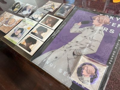 刚收到挖煤姬的包裹，包装得特别严实！谷子们完好无损，《东京复仇者》和《防风少年》的吧唧、挂件、明信片都绝美，品相超赞，速度也给力，这次购物体验满分✨