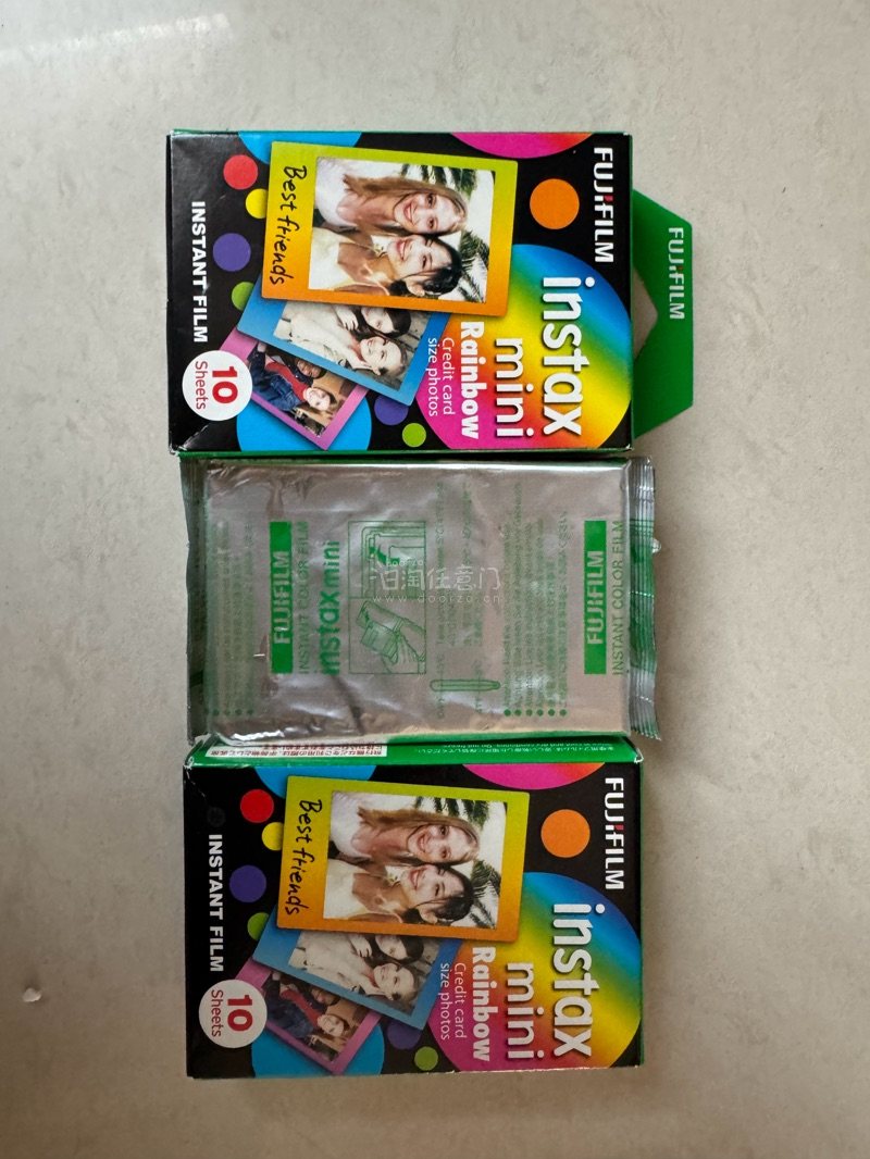 一直没抢到花边相纸 决定从挖煤姬购入过过手瘾 看到合适的商品 汇率也很合适我就猛猛入手 快递时间很快 这次没几天就到了 考虑把彩虹做成相框 看网上大家都做的很漂亮真实心动了。