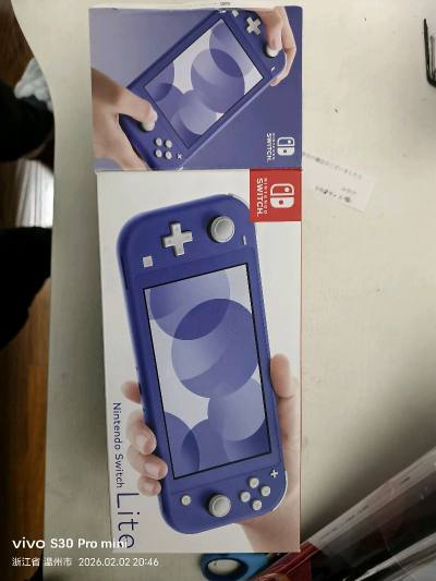 海淘Switch Lite全程超顺畅，物流时效也很快，ems真权威，包装严实无磕碰，机身也很新无划痕，按键灵敏、屏幕清晰无坏点，系统运行流畅，日版使用无压力，性价比拉满，海淘体验超棒，真心推荐！