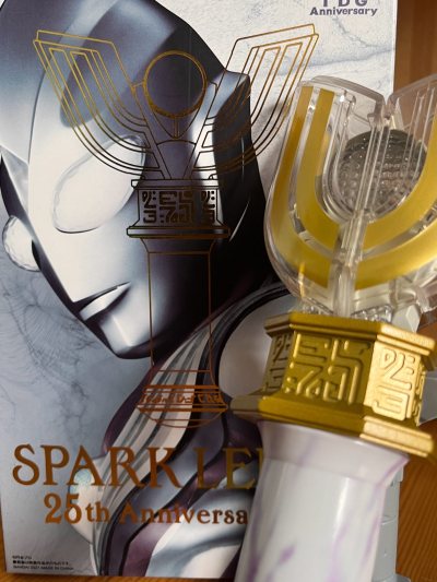 这次切了一盒迪迦25周年ur，走的ems邮政路线，到货速度快，还可以用积分抵扣运费，实物和照片里一摸一样，期待下一次购买
