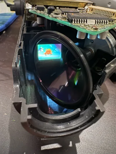 全世界最小crt彩色显示系统
来自日本三菱
1992年，34年时光
经过努力，终于重新焕发光彩！
滚动的不仅是色轮
更是时间与色彩的记忆