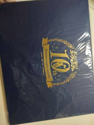 京吹十周年限定金赏簿，承载十年历程。包装严实完好，无磕碰损坏，摆放展示效果极佳，性价比很高，平台购买体验也很好
另外切的锦宫磁吸笔盒也很好看