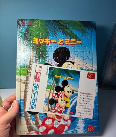 在挖煤姬的每一次下单都像在拼一幅巨大的迪士尼拼图，总能惊喜地找到独特又可爱的那一块！从复刻手帕到迪士尼周边，品相新、包装牢、物流快，服务更是贴心到位。这里真是宝藏满满的快乐收集地！