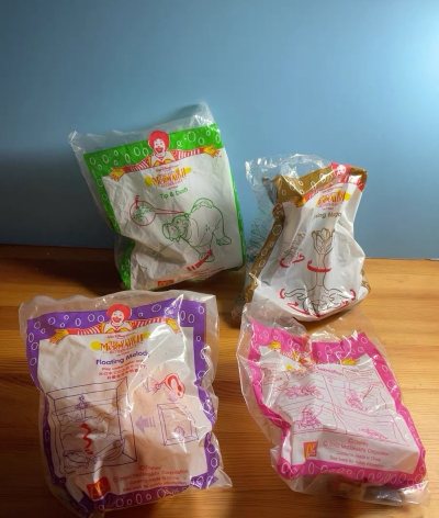 在挖煤姬总能遇见童话里的惊喜，无论是梦幻的美人鱼周边、可爱的史努比花车，还是每一款未知的盲盒玩具，都包装完好、品相崭新，物流还特别快！像打开了快乐百宝箱，每次都是心满意足的收藏体验！