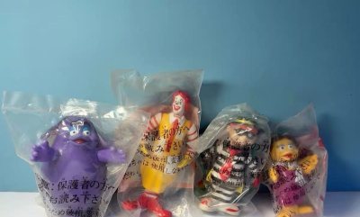 在挖煤姬的每一次下单，都像为大明星的梦幻度假添置新玩具！无论是经典复古款还是精致度假主题玩具，都能在这里淘到品相完美、包装用心的好物。物流飞快，服务贴心，让收藏与把玩都充满惊喜与乐趣！