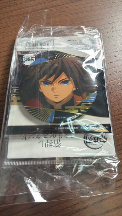这款动漫周边真的很不错，做工精细，图案鲜明，细节处很用心，手感也很好。无论是摆件还是手办，都很有收藏价值。包装严实，配送及时，完全符合预期，是动漫迷必入的好物。性价比高，非常满意！