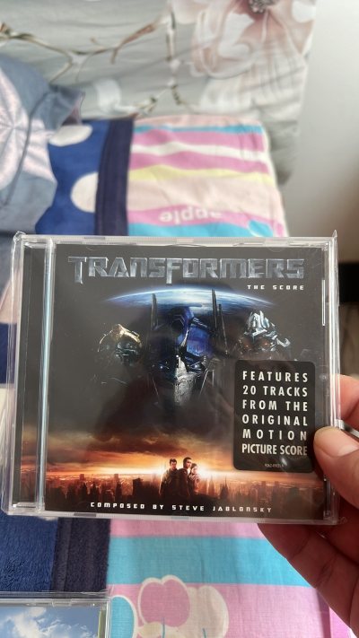 使用挖煤姬app已经两年了 买到了不少自己喜欢好听的cd 在日本售卖的cd唱片真实可靠 价格公道 有时还有惊喜比如少林足球那张电影原声cd 自己也是一直想收入囊中 就是中国定价太高 在日本有幸能买到一张 也是特别兴奋 关键是还是初回限量发行的这个真的太值了 感谢平台...