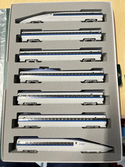 这次在雅虎拍卖上买到了大名鼎鼎的jr东海500系，最帅新干线也不为过。商品外包装很nice，成色也非常好，快递十来天就到手上了，已经摆放在我的轨道上了且动力很充足，太酷啦！