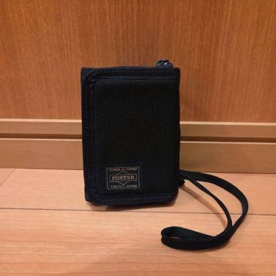 在挖煤姬淘到一支PORTER 钱包，附带肩带，很少见的一款包型，材料有点军事风格味道，非常耐磨实用。