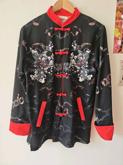 在挖煤姬上切煤特别迅速，马上就下单了。发货的国际物流也特别迅速，我1月20号发的货包裹在2月3号就到了，我追踪包裹的物流的时候真的让我特别惊喜。到手了里面的东西也包的很严实，我买了三件日牌古着，拆yhm的包裹真的特别解压，让人快乐～