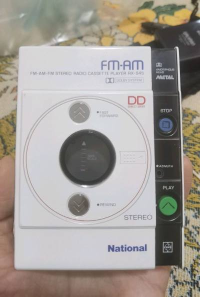 继续进行随身听盲盒分享！非常漂亮的随身听，太棒了！空运的速度也非常快，可恶的是本地邮政耽误两天！东西完整无损！点赞！