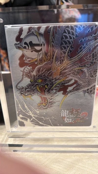 海淘游戏铁盒，是一次专注纯粹期待的旅程。在挖煤姬网站惊喜寻获心头好，下单后便进入甜蜜的等待期。每天查看物流信息，想象它跨越山海而来。当包裹终于抵达，层层拆开，那冰凉坚实的铁盒在手，完美的设计和品相带来的，是所有等待都值得的满足感。