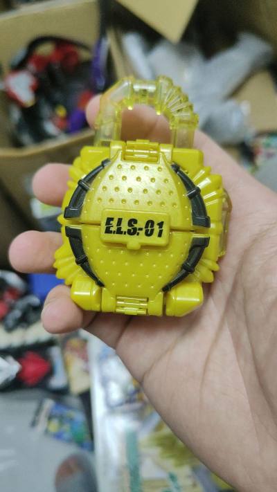 假面骑士铠武南梦宫限定锁种，国内基本上没几个，甚至一度炒到上千的价格，而挖煤姬提供了这个机会，让我便宜拿下