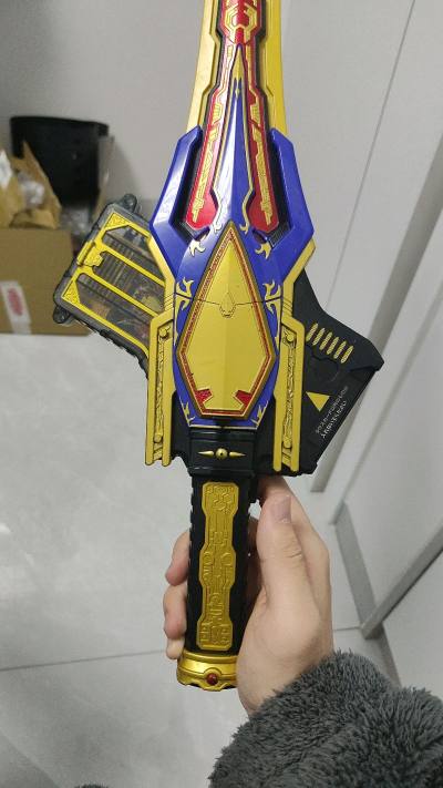 作为假面骑士剑的最终形态king的武器，重醒剑其出色的马达吸卡让无数玩家着迷，也是在挖煤姬买到了成色很好的重醒剑了