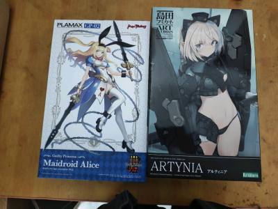 这次还是买了寿屋和gsc的拼装机娘，都是国内可遇不可求的好东西。这次用竹蜻蜓合单发货，单件运费大幅度下降，到手核对了下，箱子内加固了包装，包裹结实没有任何损坏，让人非常放心，挖煤姬的购物体验是相当不错的，推荐兄弟们可以在上面看一看，转一转。
