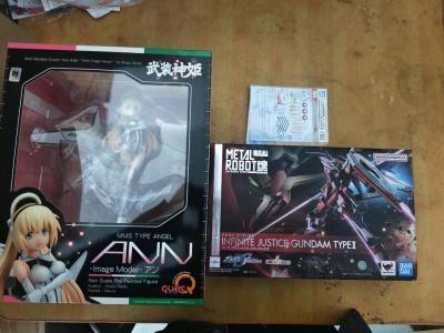 这次呢还是通过挖煤姬在日拍上蹲到了这批mr机甲以及qq社的武装神姬机娘，因为比较重，所以选择了海运，都是好东西！到手后发现这次箱子非常大，非常厚，填充的也很多，箱子八角尖尖，东西都完好的，下次继续！