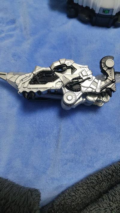 假面骑士w双骑，菲利普的暴走形态獠牙王牌就需要这个道具来变身，帅气的小恐龙，谢谢挖煤姬，让我收到了初版小恐龙