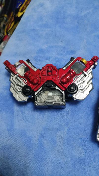 作为新十年第一位骑士，假面骑士双骑两个人变身的方式独树一帜，非常的帅气，腰带也非常简约，谢谢挖煤姬让我买到心仪的腰带