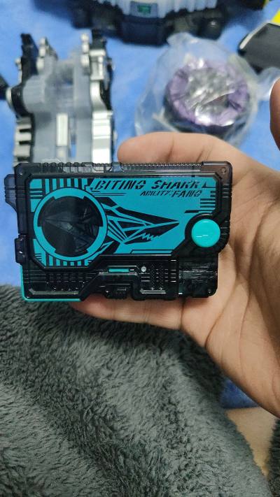 令和第一位骑士零一的变身道具就是这个密钥啦，我在挖煤姬买的是鲨鱼密钥 比国内便宜了好多呢，谢谢挖煤姬。