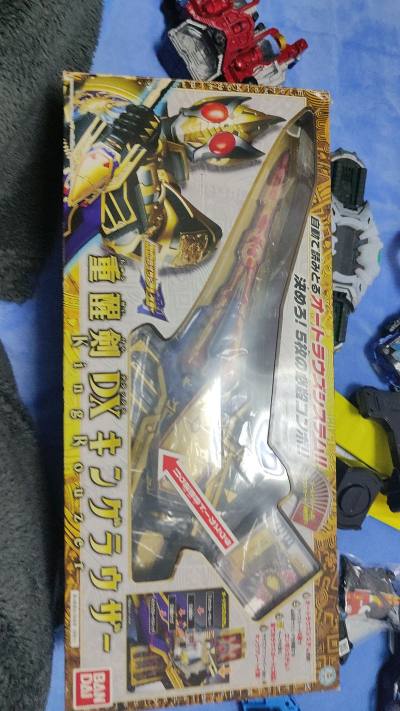 2004年播出假面骑士的帝王剑最终武器，时间至今已有20年，竟然还能在挖煤姬买到全新重醒剑，太感谢挖煤姬了