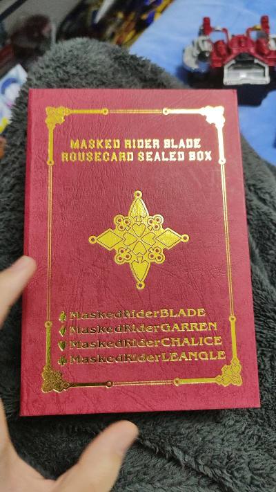 假面骑士剑的卡片组合，有剑，格连，卡利斯，连格尔的全套觉醒卡片，并附带tv剧情说明，真的是剑厨必入，谢谢挖煤姬