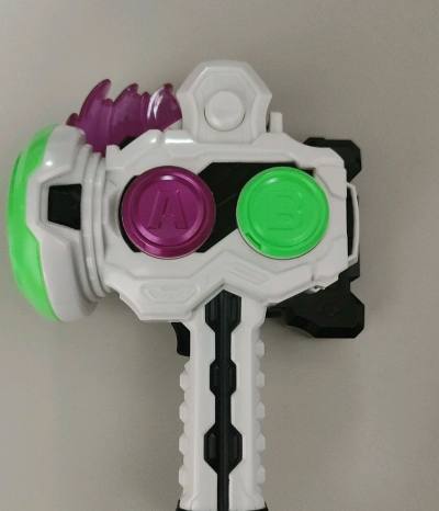 作为小医生的武器，锤子剑也是具有非常高的人气，但是国内成色好的很少，感谢挖煤姬让我购入如此好成色的锤子剑