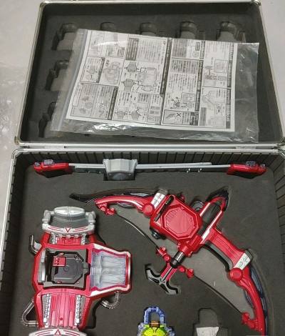 这次购买的不仅仅是腰带，还有腰带的收纳箱，如此精美的做工实在太难得了，内衬还是切割棉，谢谢挖煤姬让我好价收入