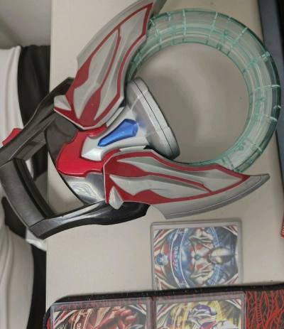 这次买的是欧布奥特曼的变身器dx欧布圆环，独特的led光效以及报名，感觉自己已经变成奥特曼了，谢谢挖煤姬


